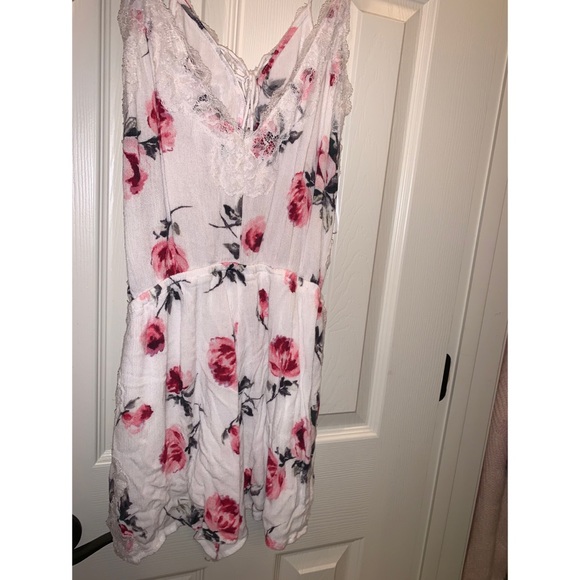 Kendall and Kylie romper - Picture 2 of 3